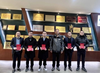 2023年度公司優(yōu)秀員工合影_副本