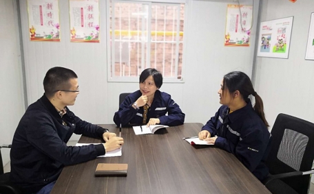 工地黨員自主學(xué)習(xí)交流