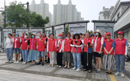 工會(huì)婦聯(lián)代表參加共建社區(qū)志愿活動(dòng)